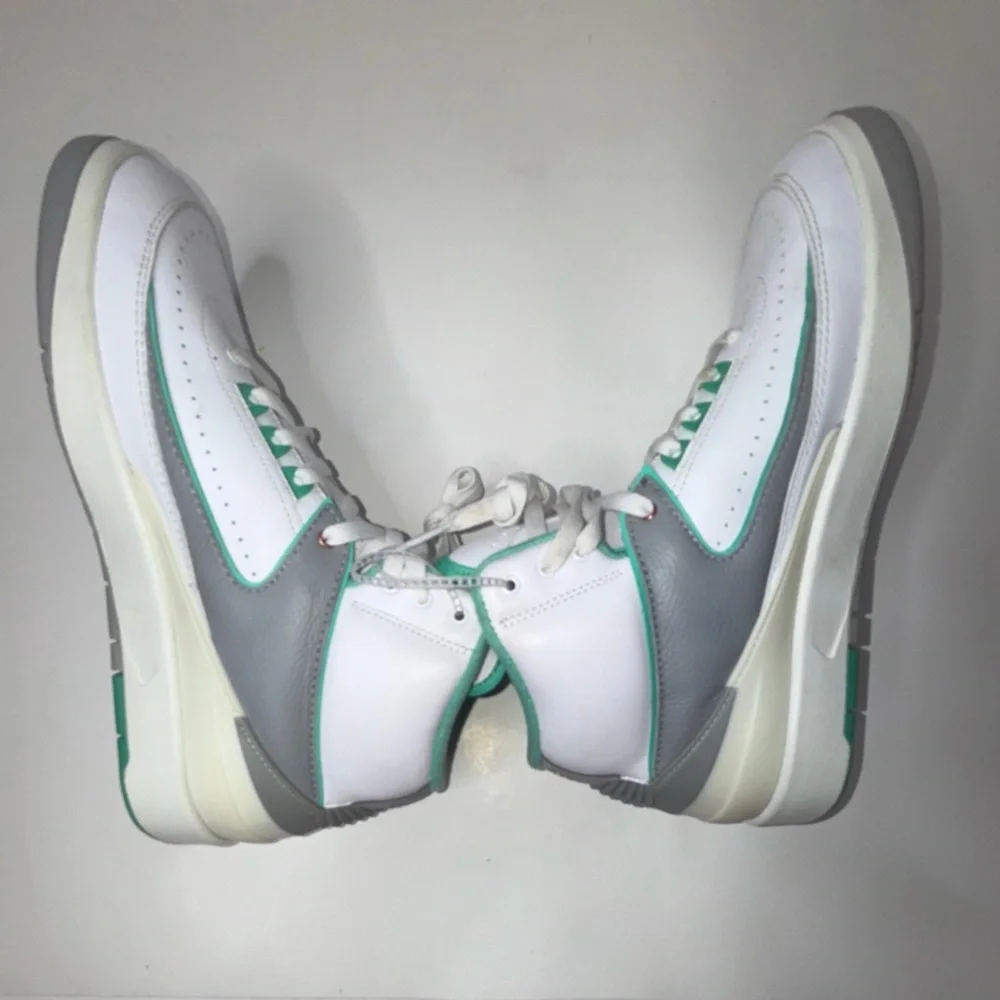 Nike Air Jordan 2 Retro Shoes Womens Size 10.5 Sneakers Crystal Mint‎ White